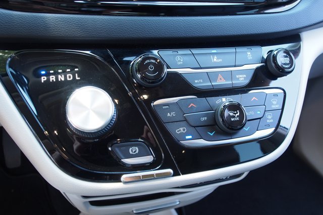 Used 2022 Chrysler Pacifica Touring-L FWD image 27