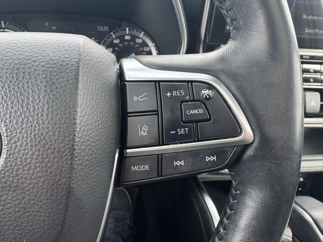 Used 2021 Toyota Highlander Platinum image 17