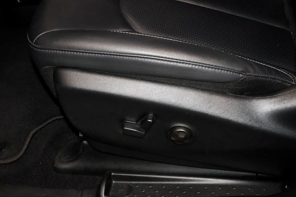 Used 2025 Chrysler Pacifica Select FWD image 24