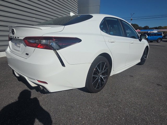 Used 2021 Toyota Camry SE FWD image 4