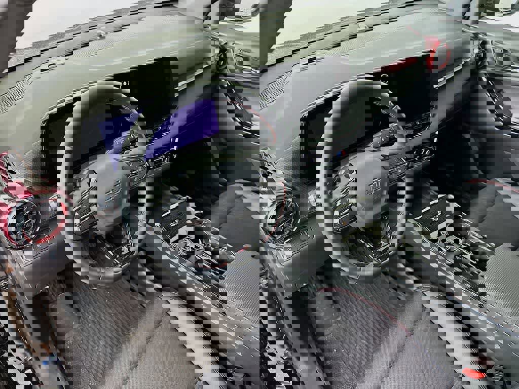 Used 2025 Chevrolet Equinox RS w/ Safety and Technology Package image 9