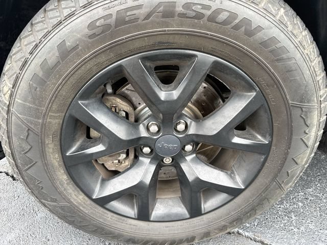 Used 2017 Jeep Cherokee Trailhawk AWD/4WD image 10