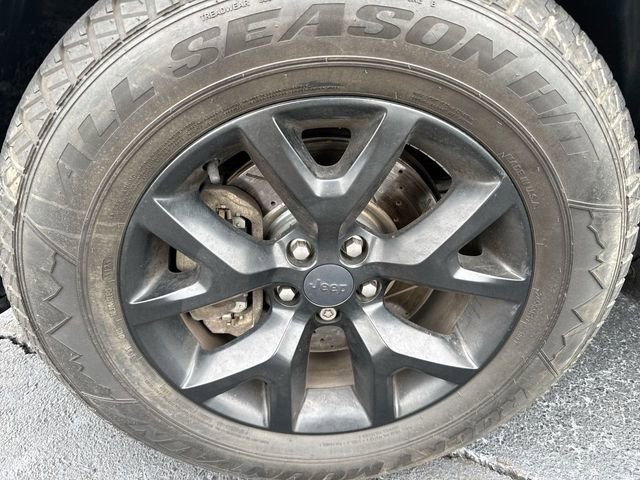 Used 2017 Jeep Cherokee Trailhawk AWD/4WD image 10