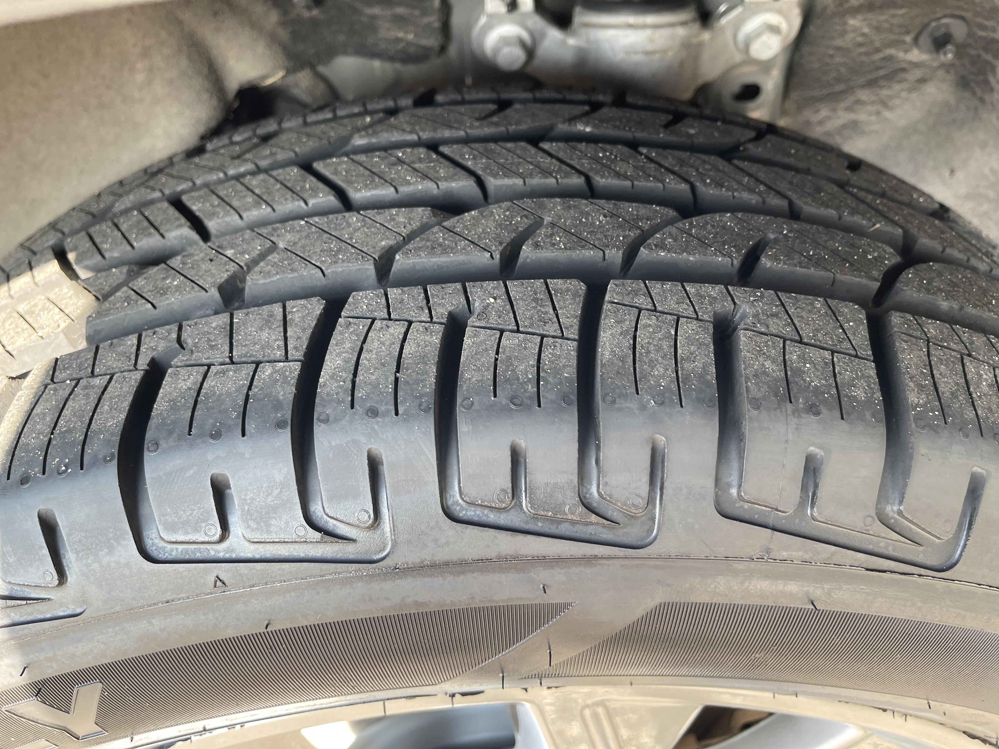 Certified 2020 Ford Explorer XLT w/ Equipment Group 202A AWD/4WD image 26