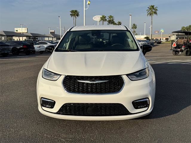 Used 2024 Chrysler Pacifica Touring-L image 8