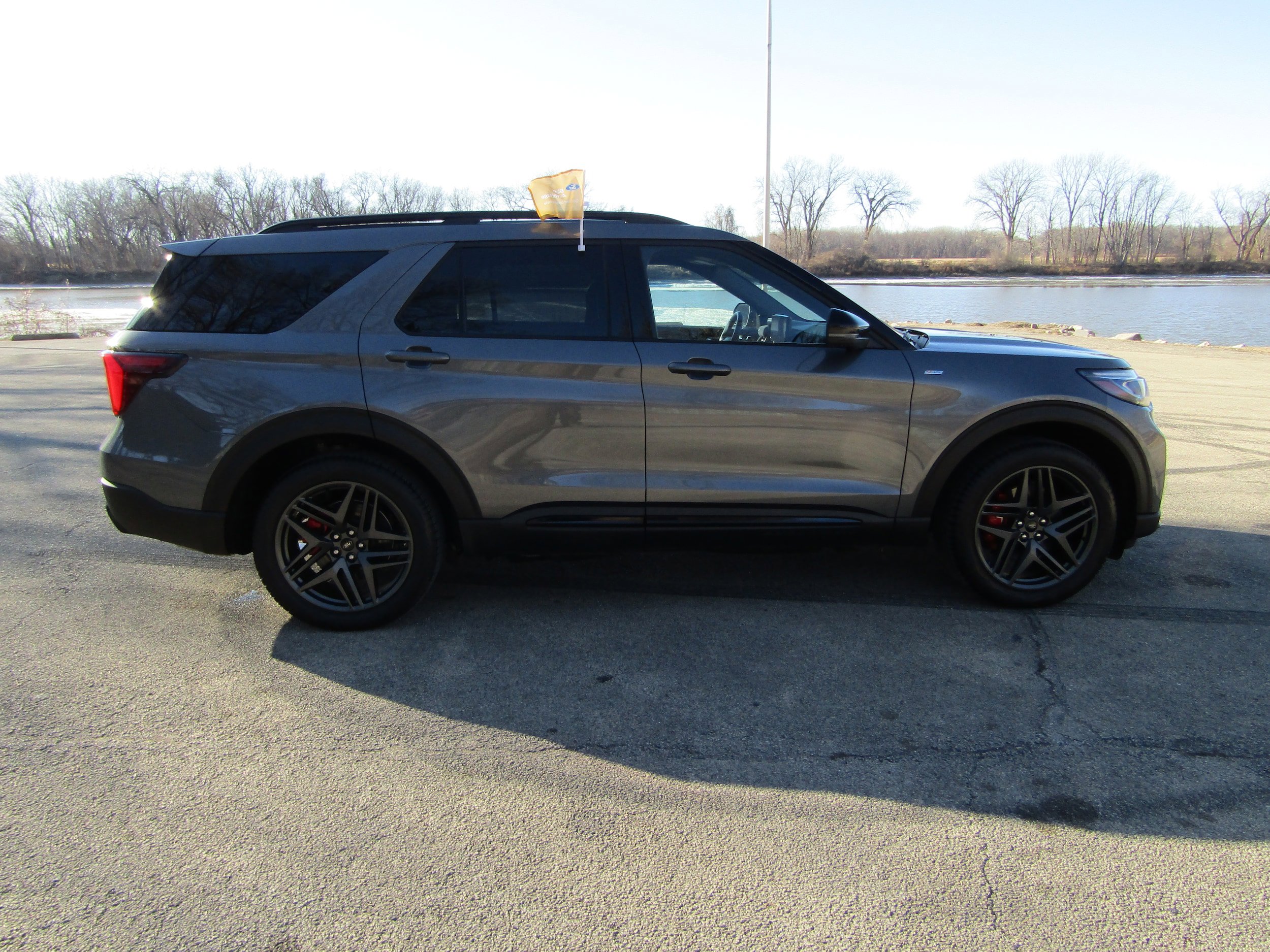 Certified 2025 Ford Explorer ST-Line w/ Premium Package AWD/4WD image 6