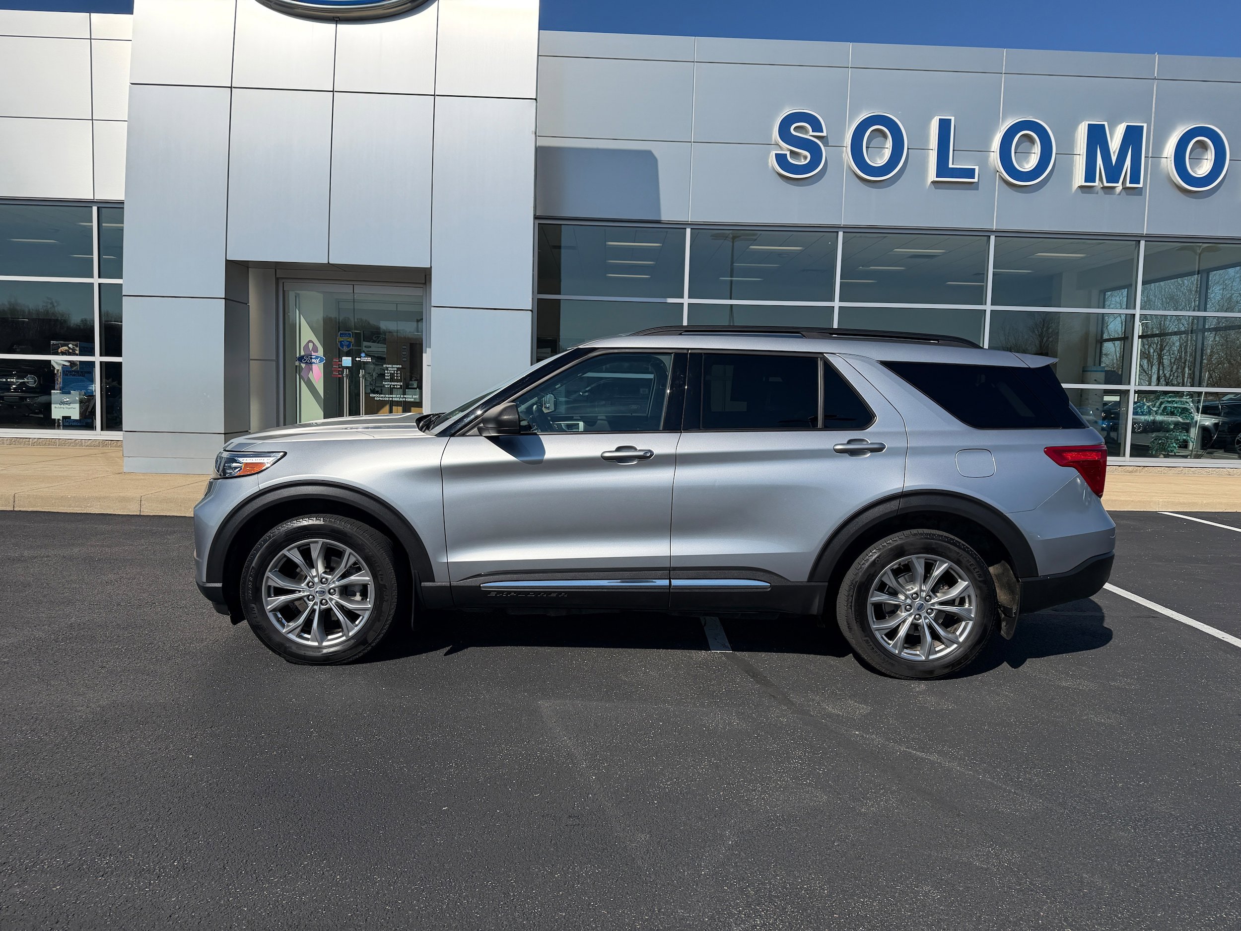 Certified 2020 Ford Explorer XLT w/ Equipment Group 202A AWD/4WD image 9