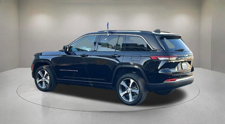 Used 2023 Jeep Grand Cherokee Limited AWD/4WD image 4