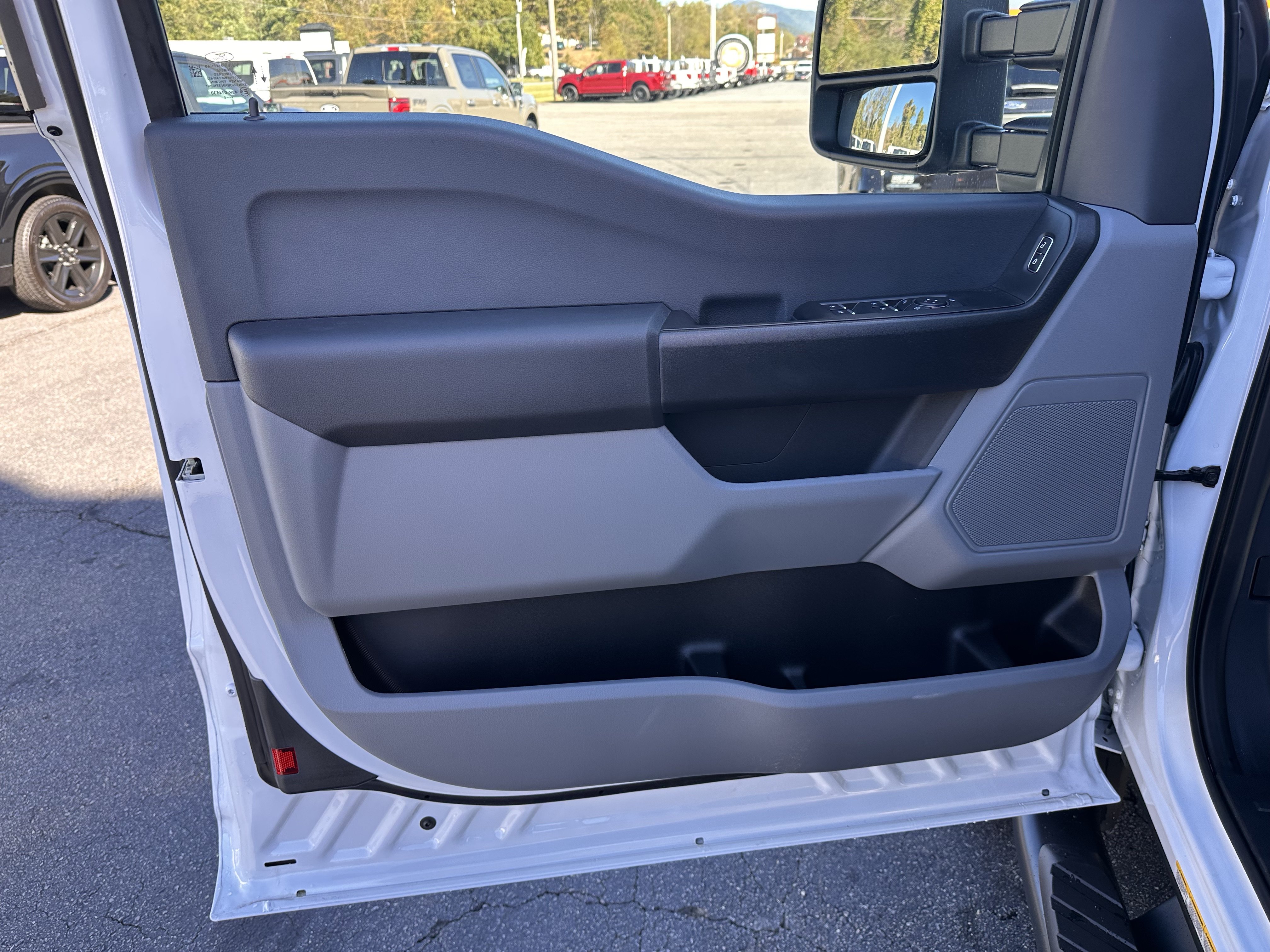 Certified 2025 Ford F550 4x4 Supercab Super Duty image 9