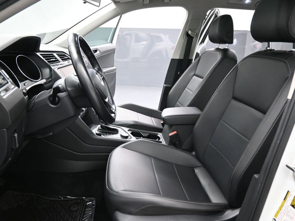 Used 2018 Volkswagen Tiguan SEL w/ 3rd Row Seat Package image 37