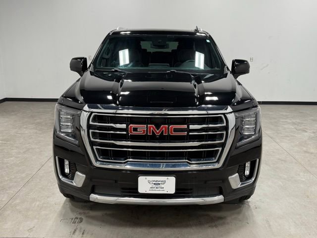 Used 2023 GMC Yukon XL SLT w/ SLT Luxury Package image 4