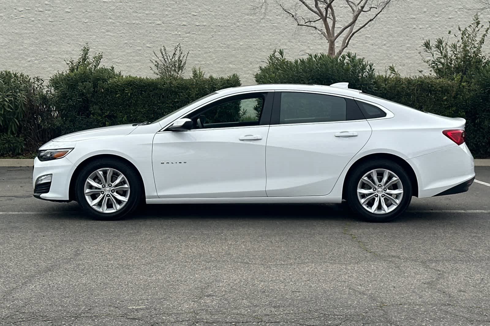 Used 2024 Chevrolet Malibu LT image 2