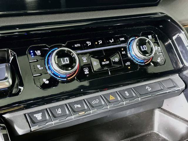 Used 2025 GMC Sierra 2500 AT4 w/ Technology Package AWD/4WD image 18