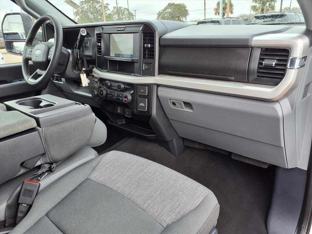 Certified 2025 Ford F250 XLT image 28