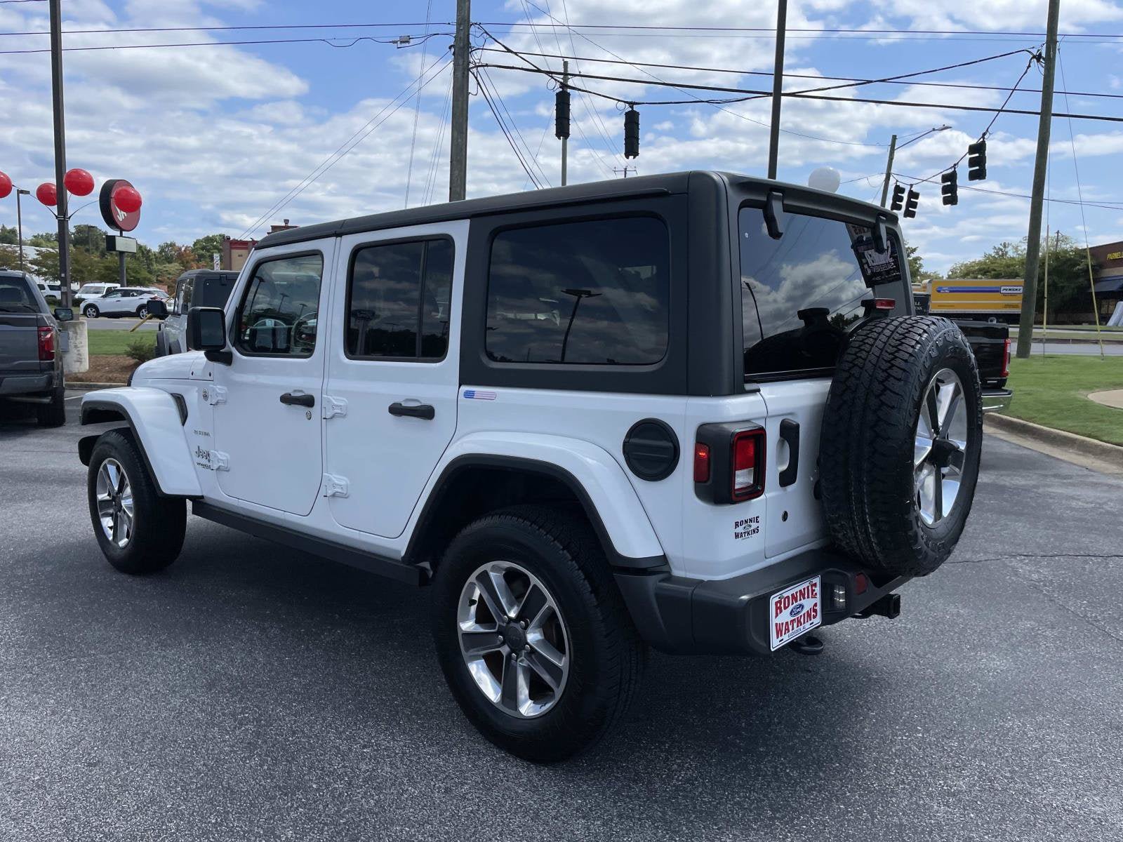 Used 2020 Jeep Wrangler Unlimited Sahara AWD/4WD image 6