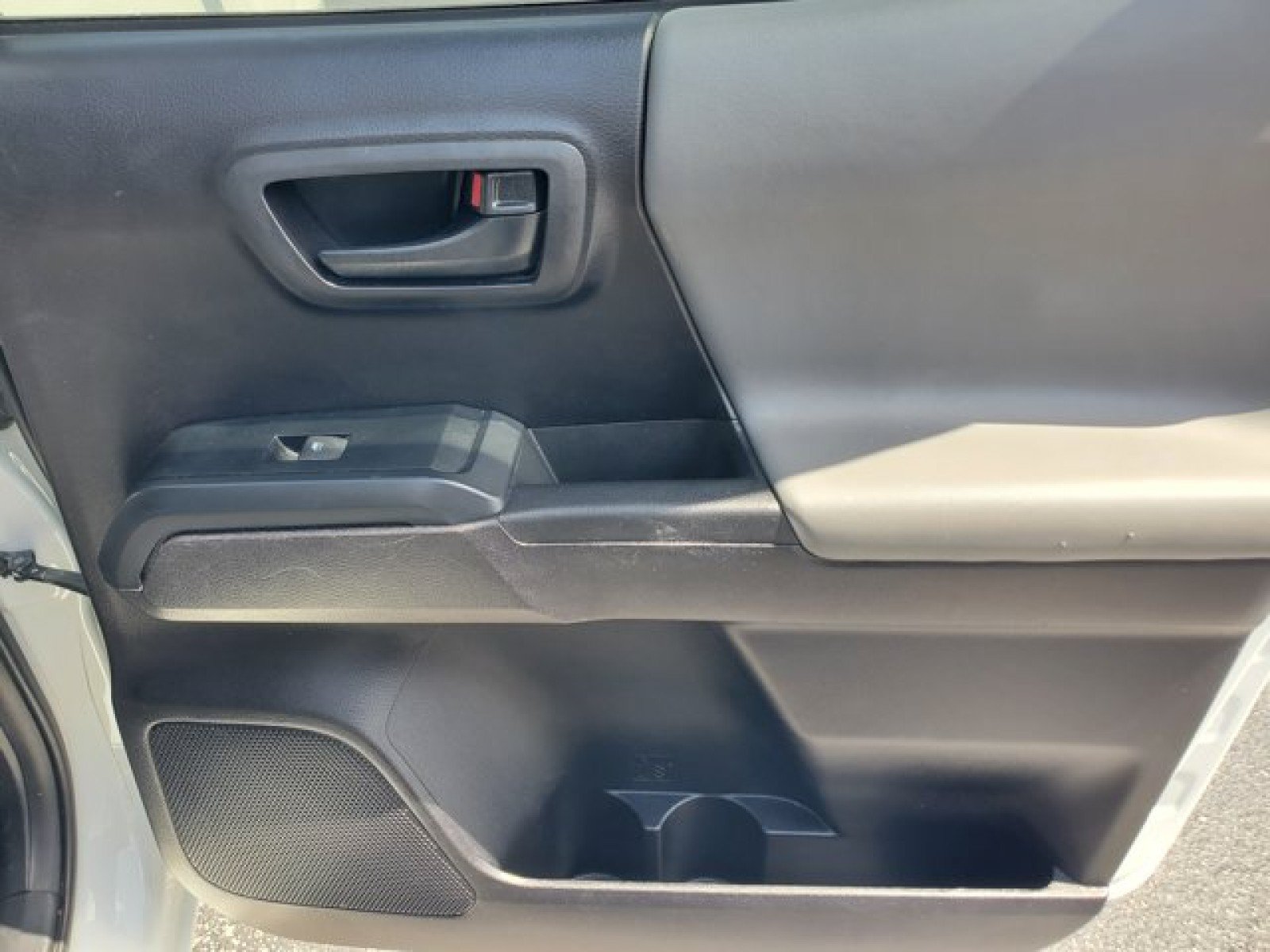 Used 2020 Toyota Tacoma SR w/ SR Convenience Package RWD image 29