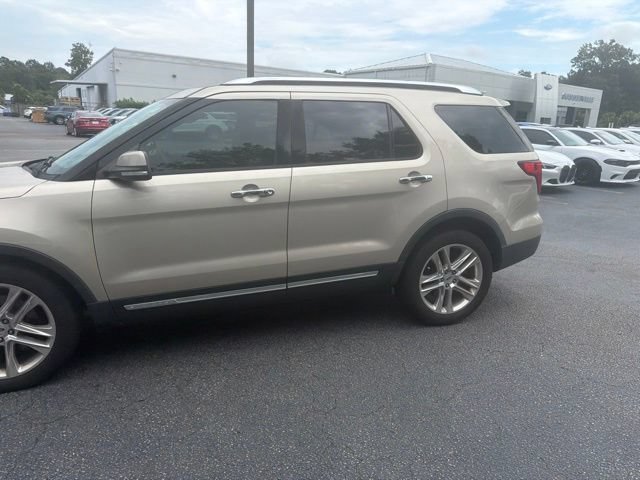 Certified 2017 Ford Explorer Limited FWD image 10