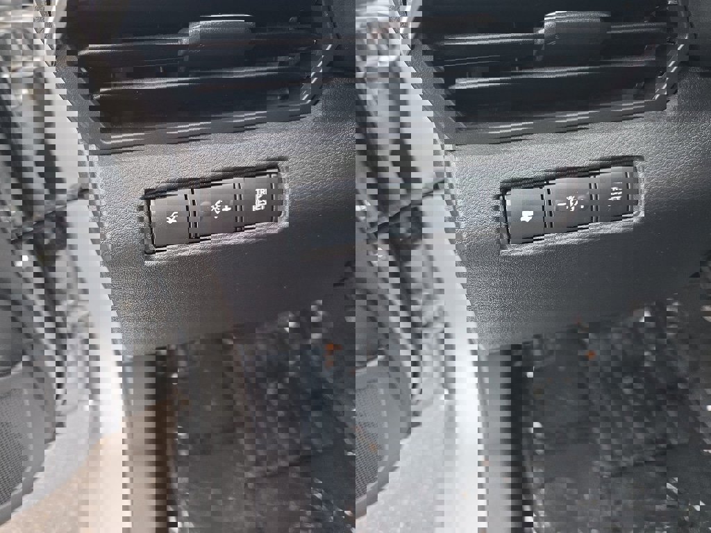 Used 2024 Nissan Altima 2.5 SV image 19