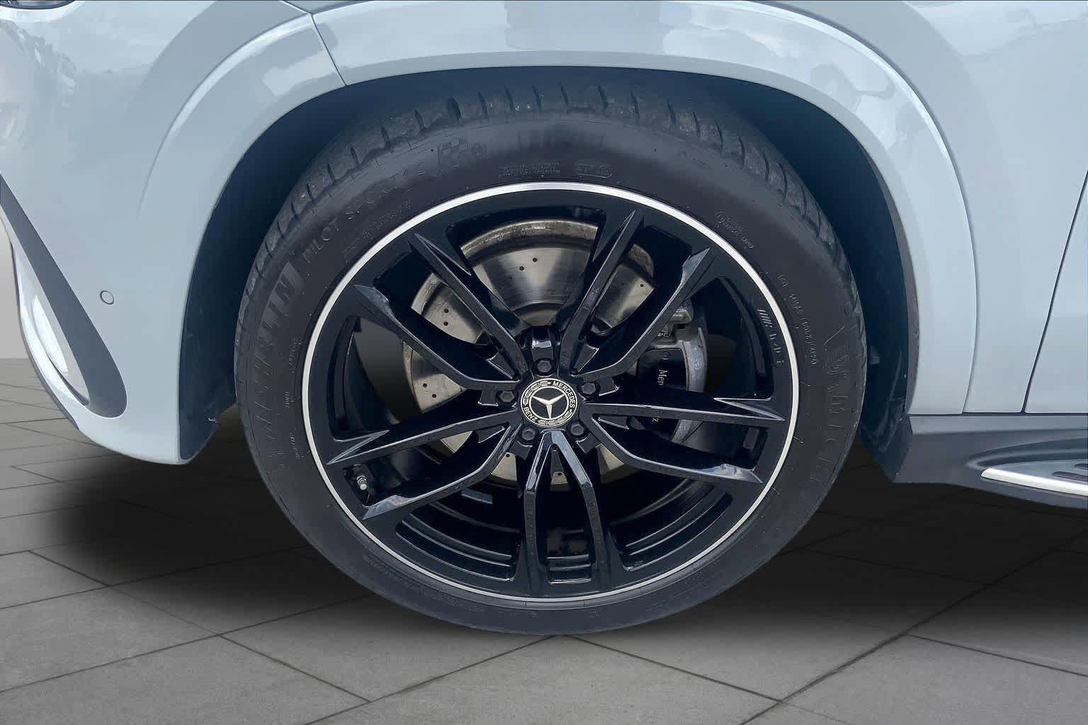 Used 2024 Mercedes-Benz GLS 450 4MATIC image 11