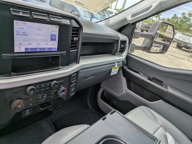Certified 2024 Ford F550 4x4 Regular Cab Super Duty image 17