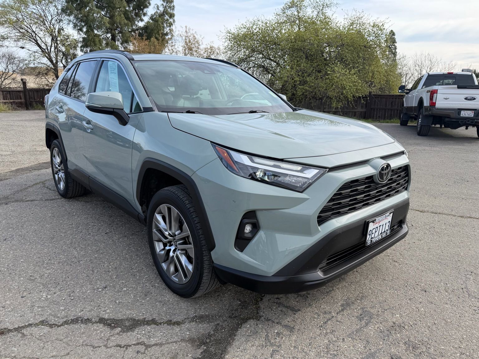 Used 2022 Toyota RAV4 XLE Premium image 7