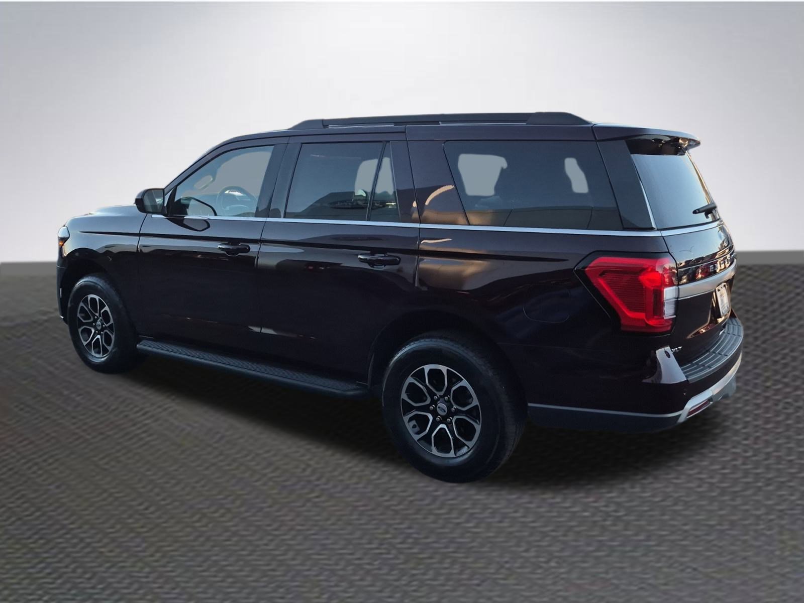 Certified 2024 Ford Expedition XLT image 5