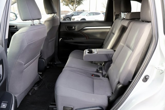 Used 2019 Toyota Highlander LE image 23