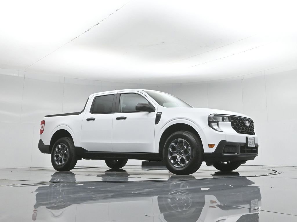 Certified 2025 Ford Maverick XLT w/ 4K Tow Package AWD/4WD image 4