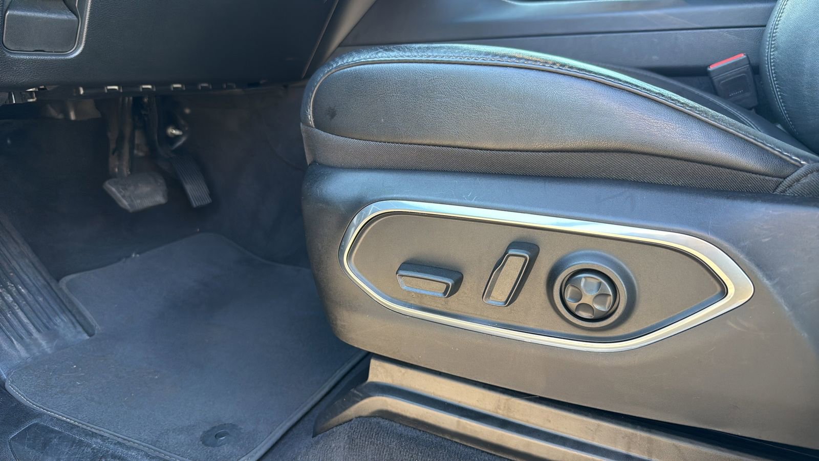 Used 2024 Jeep Wagoneer Series II w/ Flexible Seating Group RWD image 10