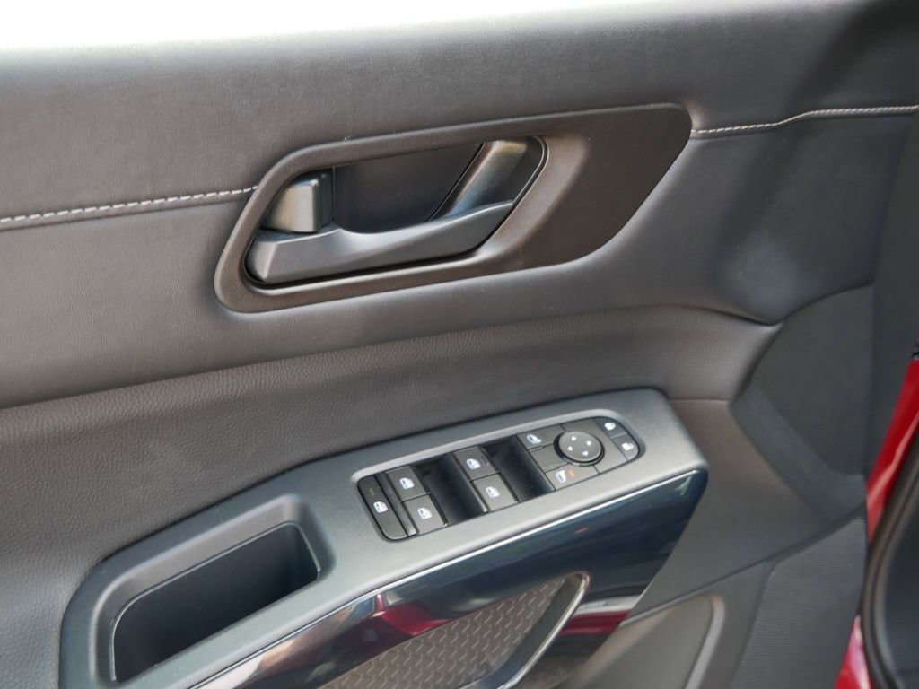 Used 2024 Nissan Pathfinder SV w/ SV Premium Package image 17