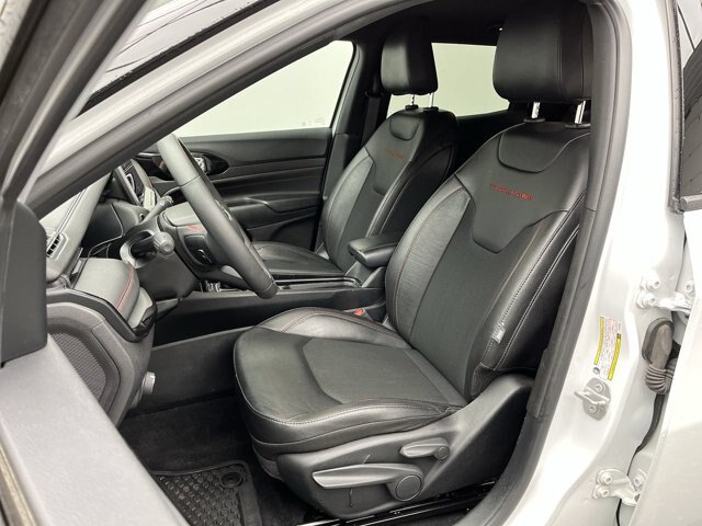 Used 2025 Jeep Compass Trailhawk AWD/4WD image 8