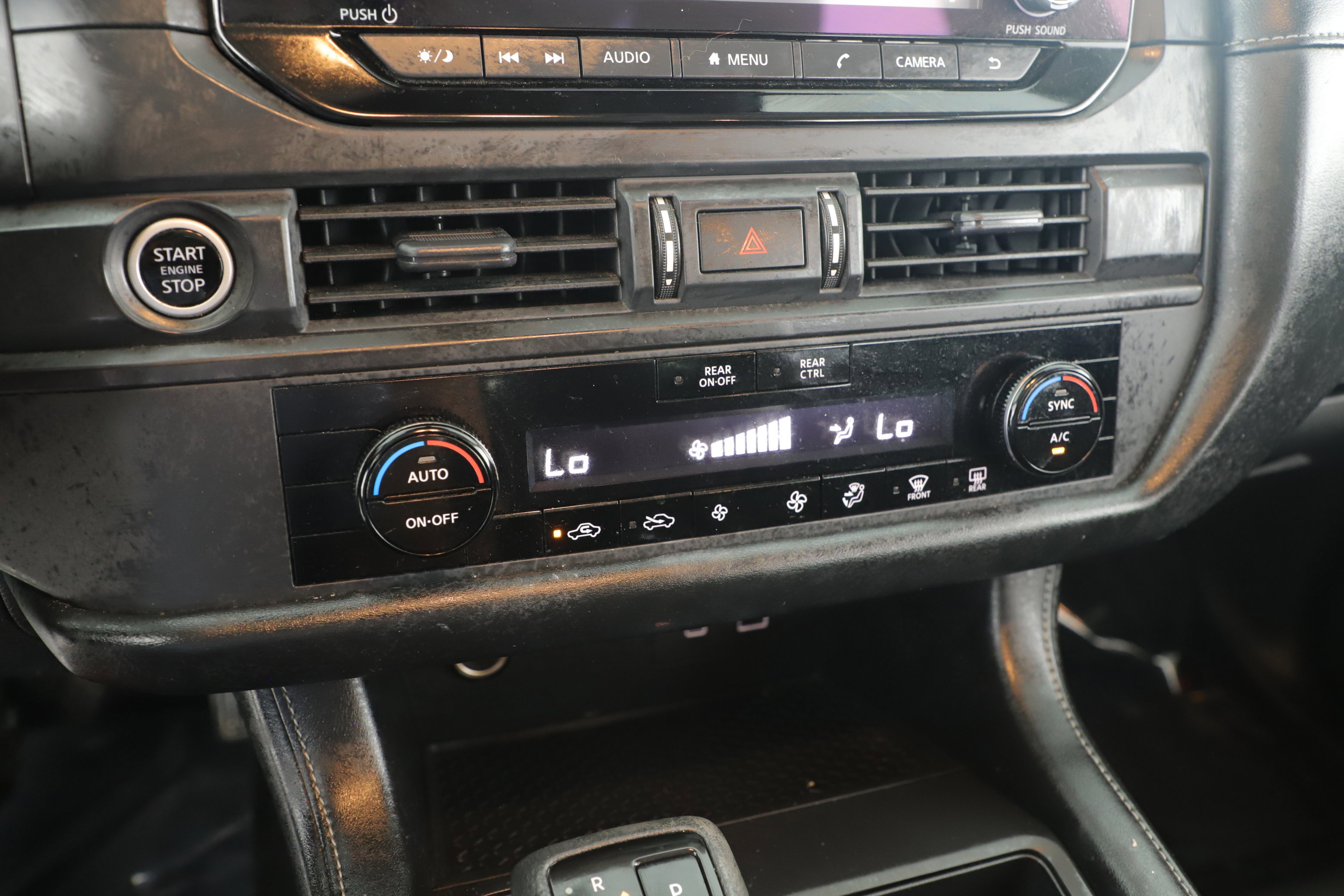 Used 2023 Nissan Pathfinder S image 16