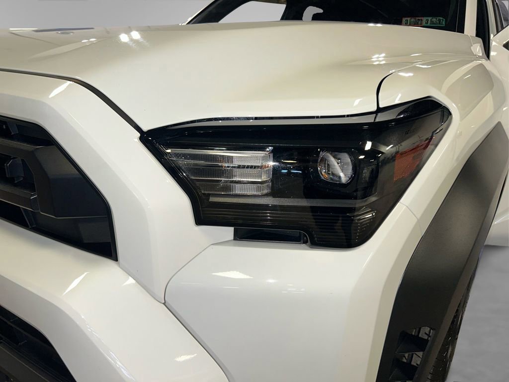 Used 2025 Toyota 4Runner SR5 AWD/4WD image 20