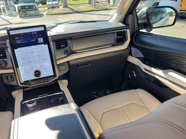 Certified 2023 Ford Expedition Platinum image 23