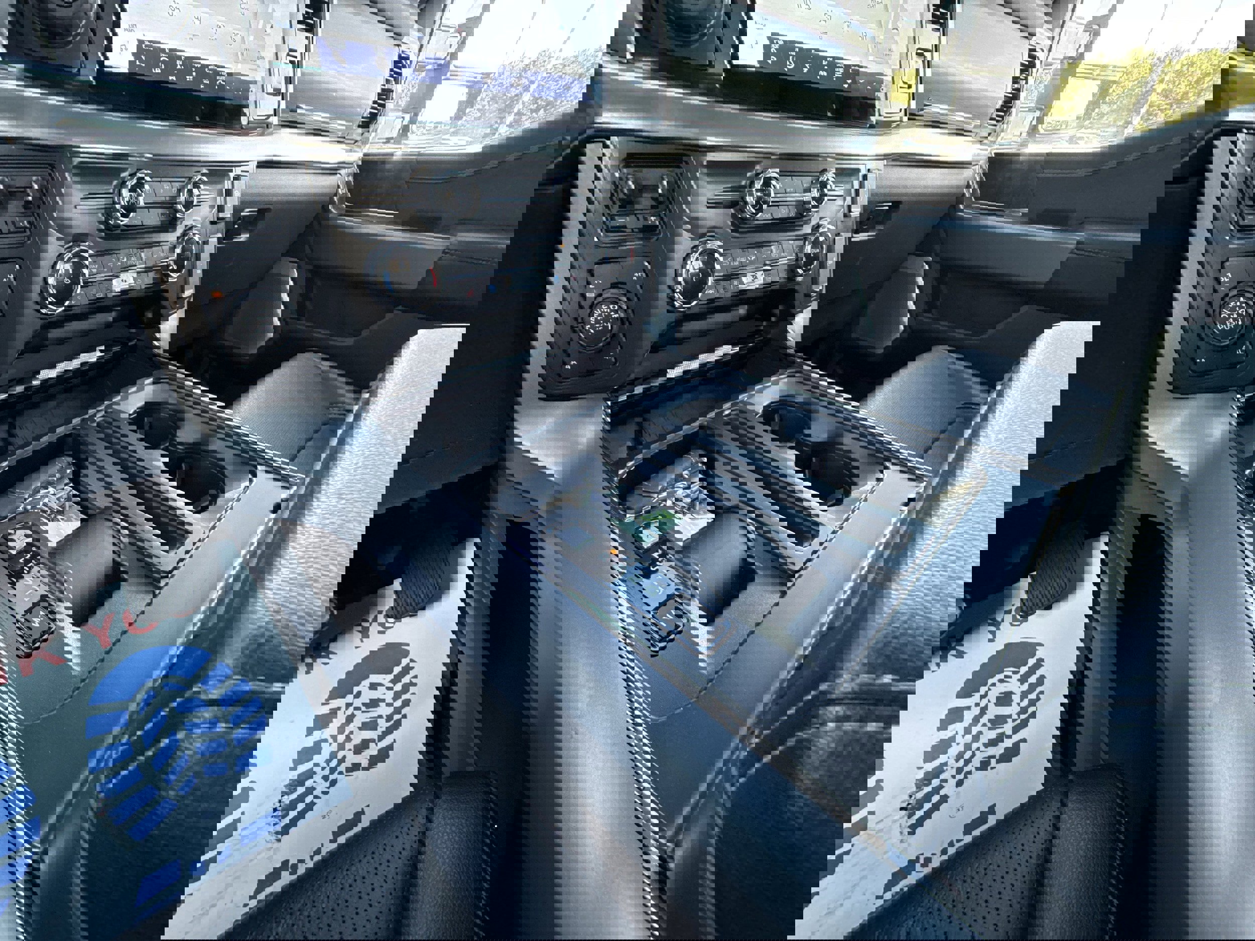 Certified 2022 Ford F150 Lariat w/ Equipment Group 502A High image 30