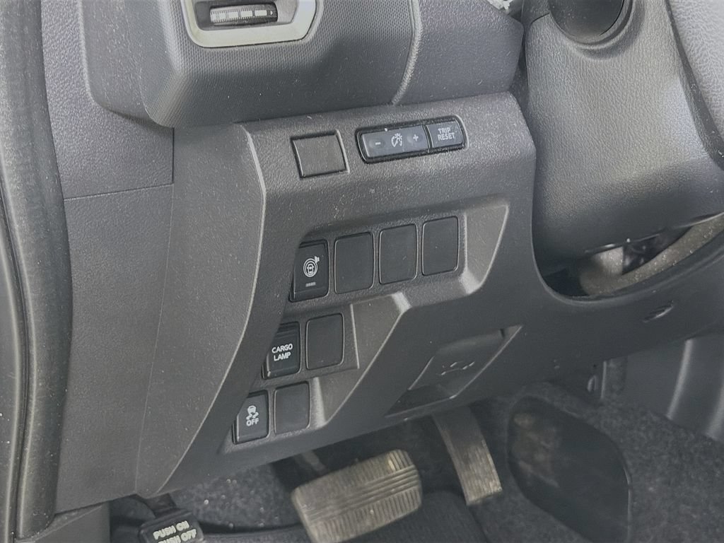 Used 2023 Nissan Frontier SV w/ Technology Package RWD image 13