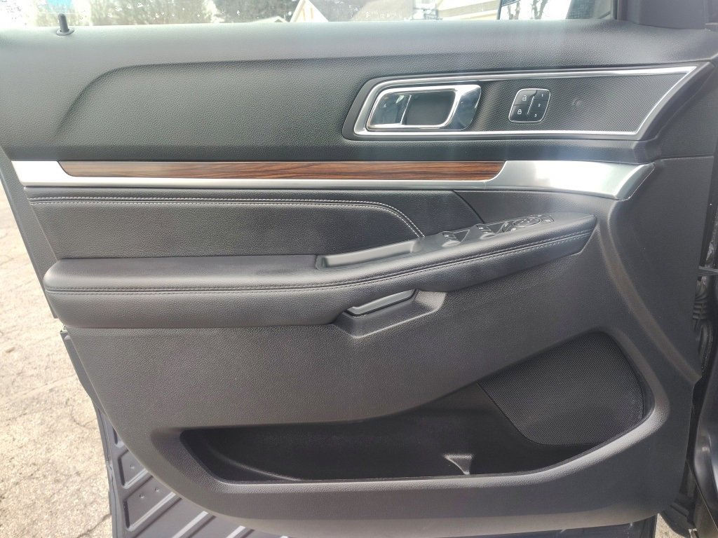 Certified 2017 Ford Explorer Limited image 13