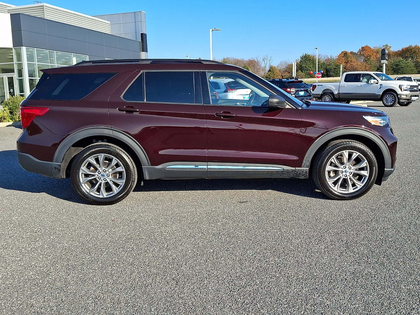 Certified 2022 Ford Explorer XLT w/ Equipment Group 202A AWD/4WD image 8