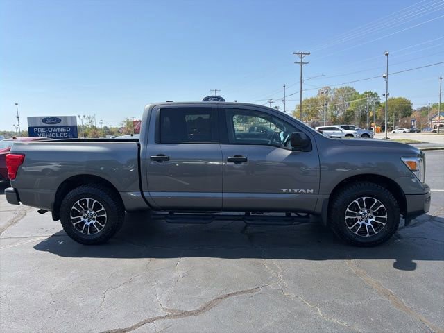 Used 2022 Nissan Titan SV image 6