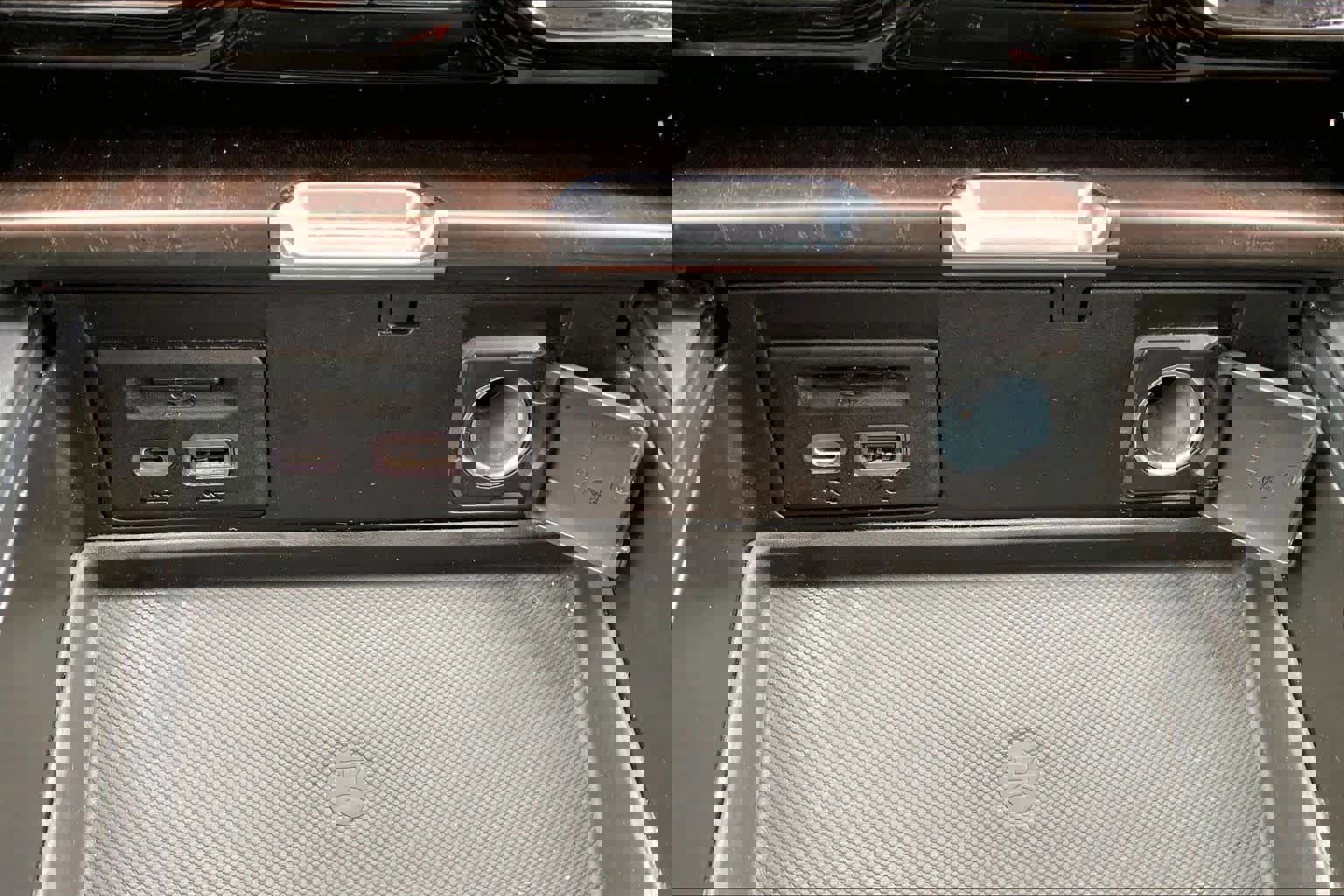 Used 2021 GMC Yukon Denali w/ Denali Premium Package image 32