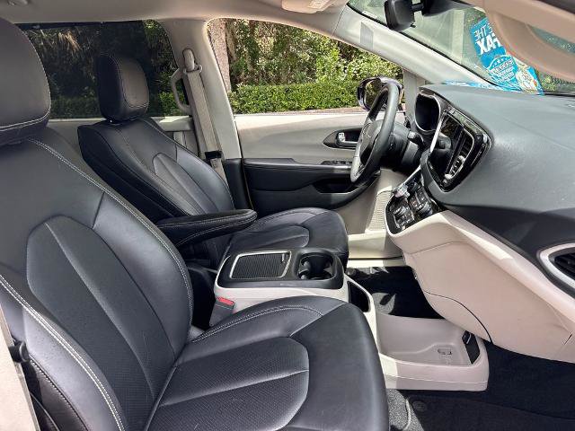 Used 2024 Chrysler Pacifica Touring-L FWD image 28