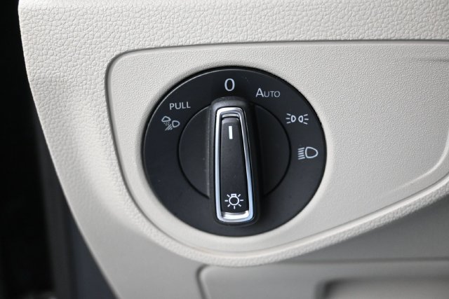 Used 2023 Volkswagen Atlas SE w/ Panoramic Sunroof Package FWD image 24