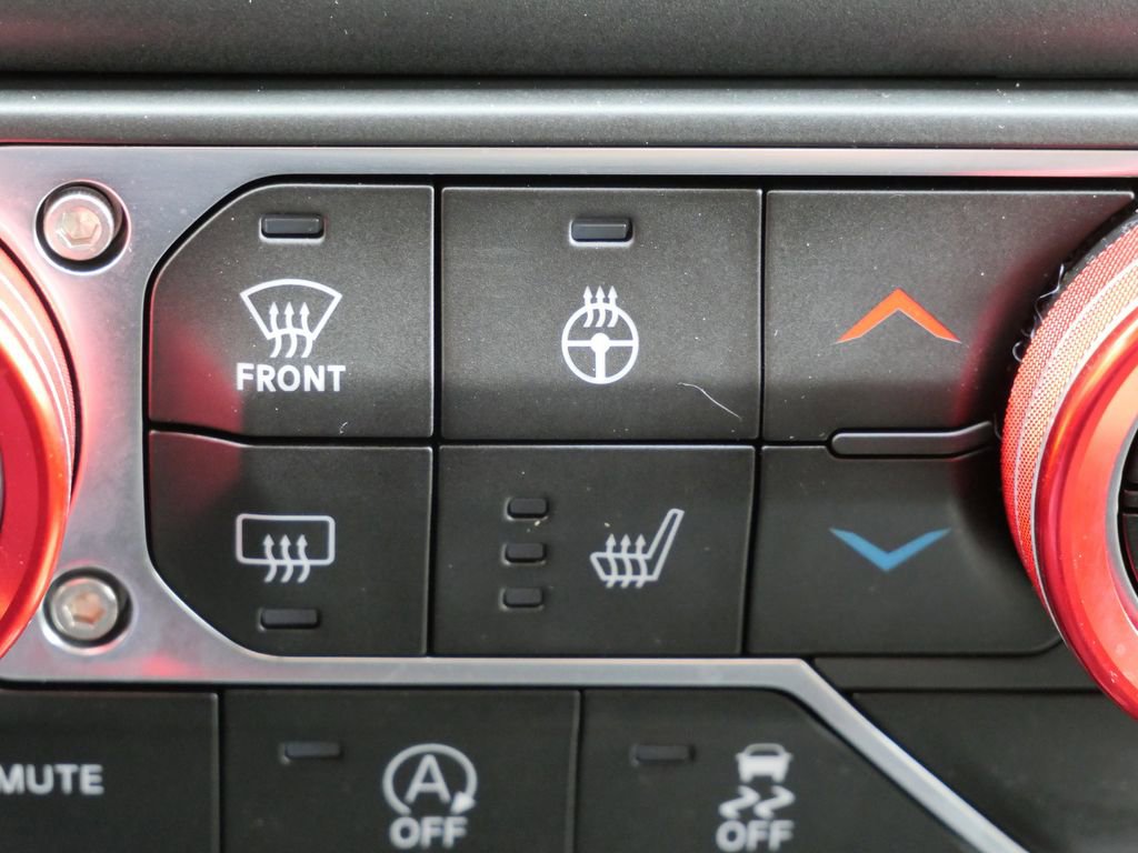 Used 2019 Jeep Wrangler Unlimited Sahara w/ Cold Weather Group AWD/4WD image 21