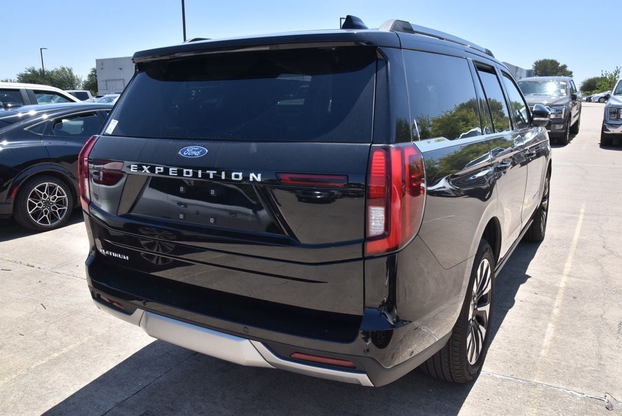 Certified 2025 Ford Expedition Platinum w/ Driver's Package AWD/4WD image 5