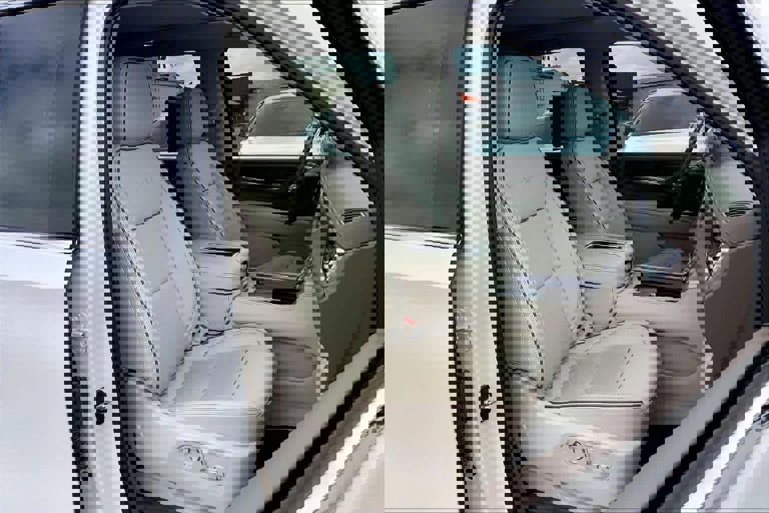 Used 2021 GMC Yukon Denali w/ Denali Premium Package image 11