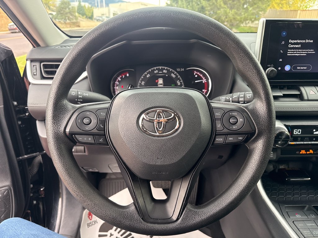 Used 2025 Toyota RAV4 XLE AWD/4WD image 15