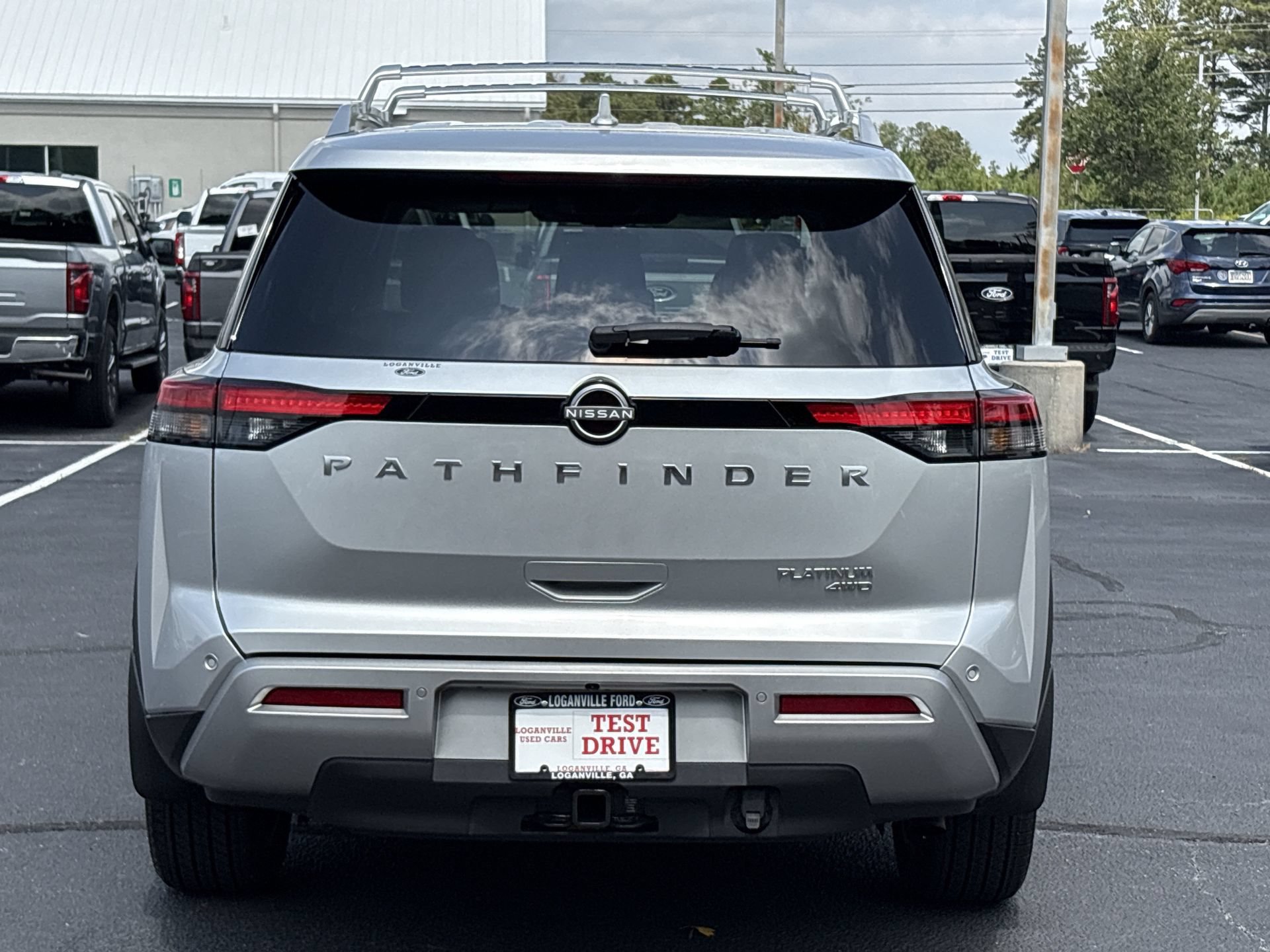 Used 2025 Nissan Pathfinder Platinum w/ Cargo Package AWD/4WD image 23