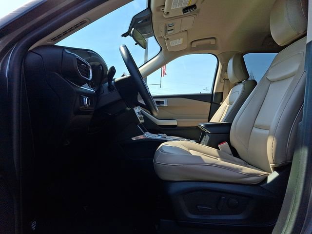 Certified 2022 Ford Explorer XLT w/ Equipment Group 202A image 13