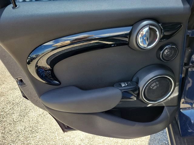 Used 2019 MINI Cooper 4-Door Hardtop w/ Signature Upholstery Package image 7