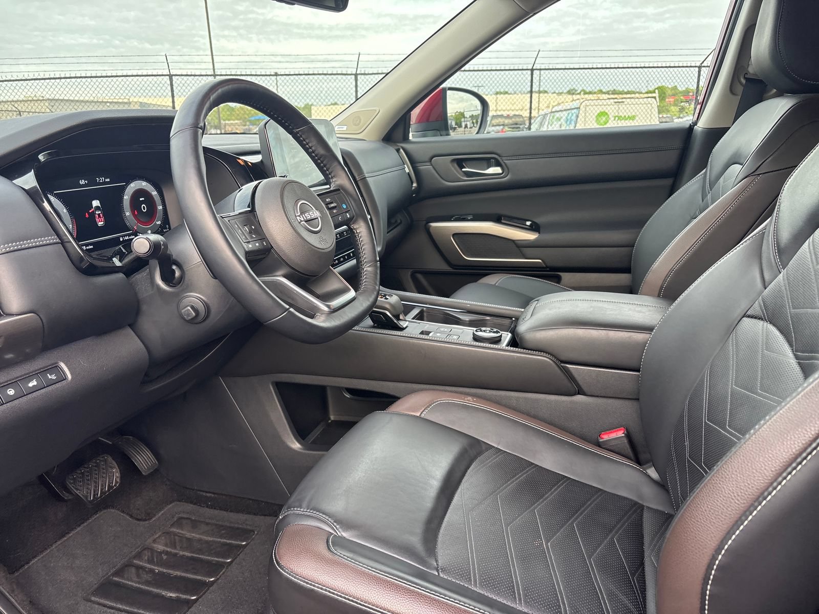 Used 2024 Nissan Pathfinder Platinum AWD/4WD image 15